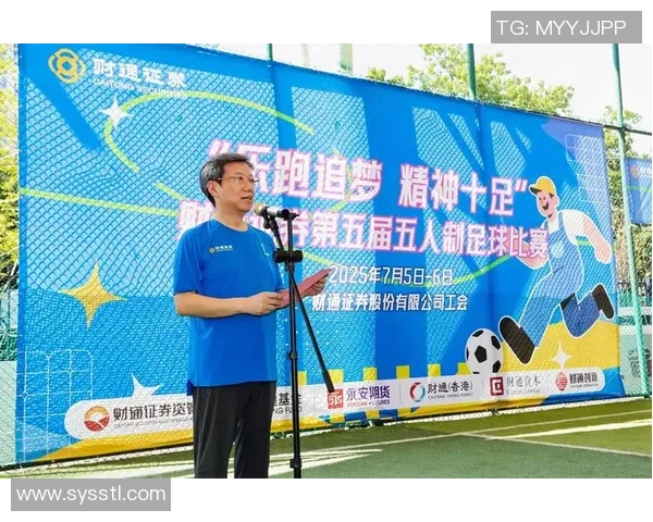 足球明星进球后激情舞动展现个人风采与团队荣耀的完美结合 足球明星进球后激情舞动展现个人风采与团队荣耀的完美结合